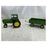 ERTL John Deere 4430, farm wagon