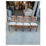 4 Stakmore Folding Chairs, 17' x 18' x 33't.