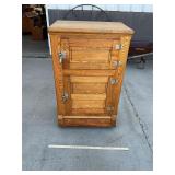 Beautiful Antique Ice Box, 30' x 20' x 48.5't