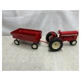 ERTL red farm trailer, INTL Harvester Farmall
