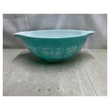 PYREX Amish Butterprint pattern mixing bowl