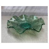 Vtg green glass bowl, scalloped edge,grape pattern