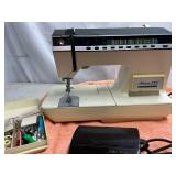 Singer Sewing Machine. Powers on. Unknown cond