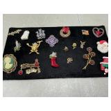 Assortment of brooches