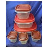 6 Rubbermaid Containers with lids