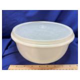 Typperware 9 1/2ï¿½ Bowl with Lid