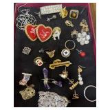 A lot of earrings, individual earrings, pins,