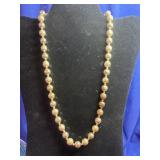 22ï¿½ single-strand pearl necklace featuring round,