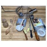 MIsc Kitchen Utensils/Egg Basket