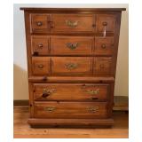 Very Nice Vtg Lea Furniture Co. Chest of Drawers