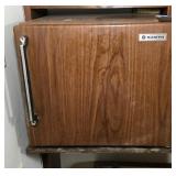 Vtg Sanyo Dorm Style Refrigerator-Works