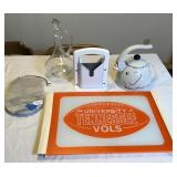 UT Cutting Board/Cheese Slicer/Decanter/Bagel Cut