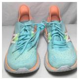 Size 5 Converse Tennis Shoes'