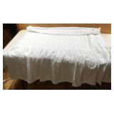 Pretty Chenille Style Bedspread Full Size