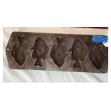 Vtg Lodge 5pp2 Cast Iron Fish Cornbread Pan