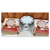 24 Pc Holiday Dinnerware