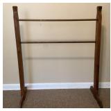 Very Nice Wooden Quilt Display Stand