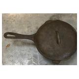 Cast Iron Skillet w/ Lid 9 In