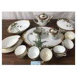 22 Piece Japanese Porcelain Dish Set