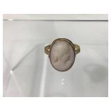 Beautiful 14K Gold Cameo Ring Size 6