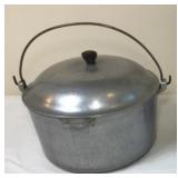 Household Institute Aluminum Dutch Oven