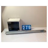 Vivitar 3000AF Slide Projector w/ Screen