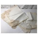 Vtg Linen Napkins w/ Lace Border