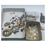 Assorted loose buttons