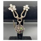 20ï¿½ statement necklace w/ floral cluster pendant
