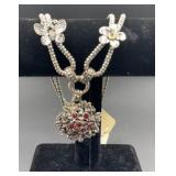 20ï¿½ statement necklace w/ floral cluster pendant