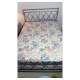 Queen sizes Chiro Classique mattress, box spring