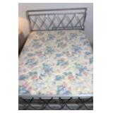 Queen sizes Chiro Classique mattress, box spring