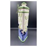 Vtg porcelain triangular vase. 13'