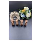 Vtg ceramic napkin rings, holder & faux flower