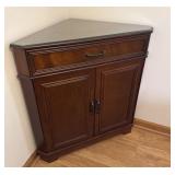 MAHOGANY CORNER CABINET W/ GLASS-TOPPED SURFACE,