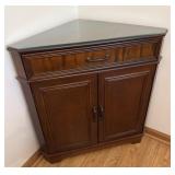 MAHOGANY CORNER CABINET W/ GLASS-TOPPED SURFACE,