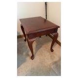 Queen Anne-Style Cherry/Mahogany Finish End Table