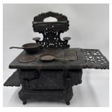 ANTIQUE 'ROYAL' CAST IRON MINIATURE STOVE W/