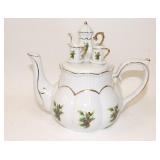 Christmas Holly Teapot
