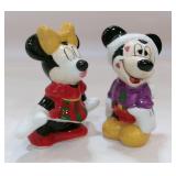 Disney Minnie Mouse Smooching Mickey Mouse