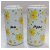 Retro Mod Yellow Daisies