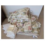 King Sz Bed Linens (Croscill)