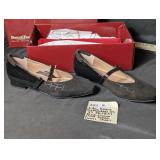 Like New Beautifeel SZ 37 (6/6.5)Suede Dress Shoes