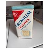 ATQ Nabisco Premium Satines Crackers Container