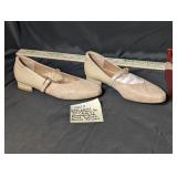 Like New Beautifeel SZ 37(6/6.5) Suede Dress Shoes