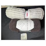 NWT Brown & Cream Throw Blankets (50' x 60')