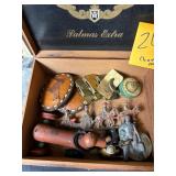 Box of mixed vintage toys/items