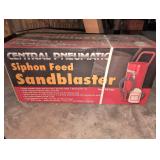 Central pneumatic siphon feed sandblaster