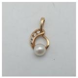 10k gold Pearl Diamond Pendant