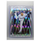 Yoshinobu Yamamoto 2025 Topps Chrome wave
